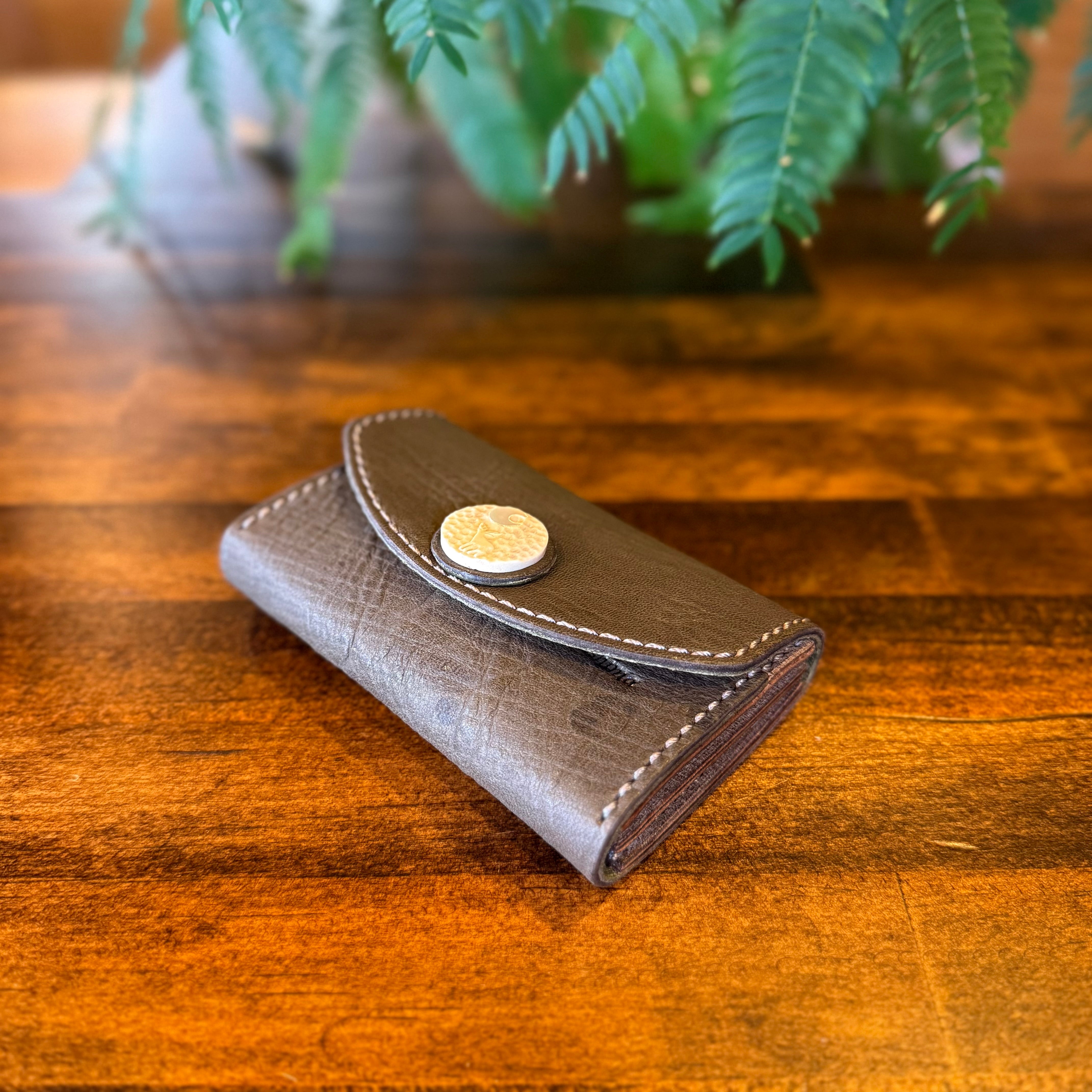Wallet business card holder (Horns with Yakushika relief and luminous shell crescent moon)