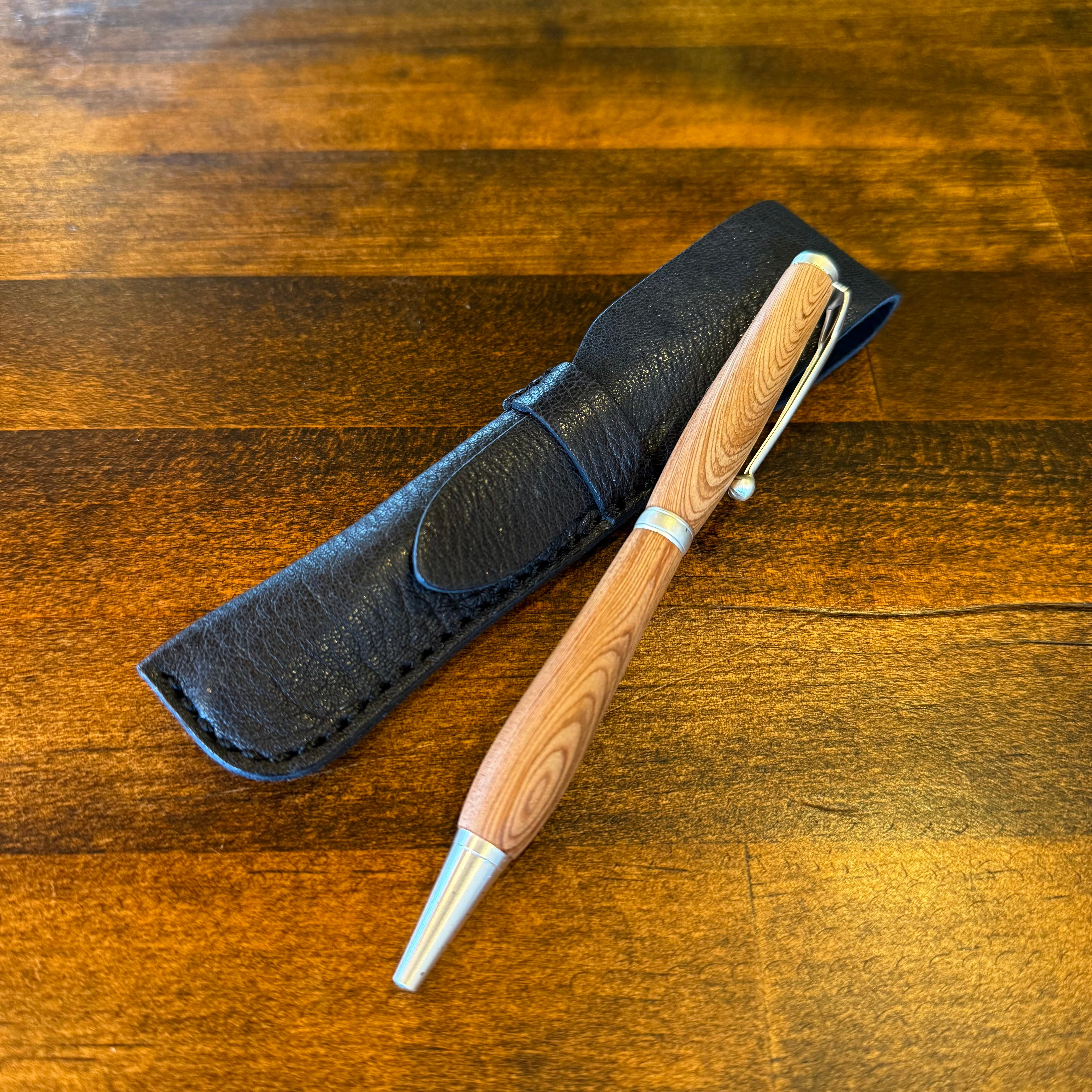 屋久杉のボールペン×京鹿ブラックのケース