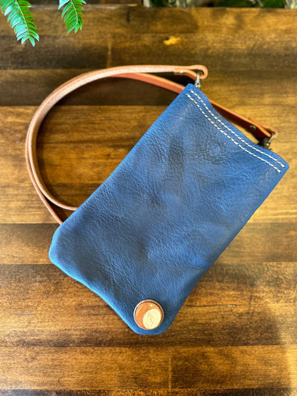 Smartphone pouch - Tochigi leather x Yaku deer leather (navy blue)