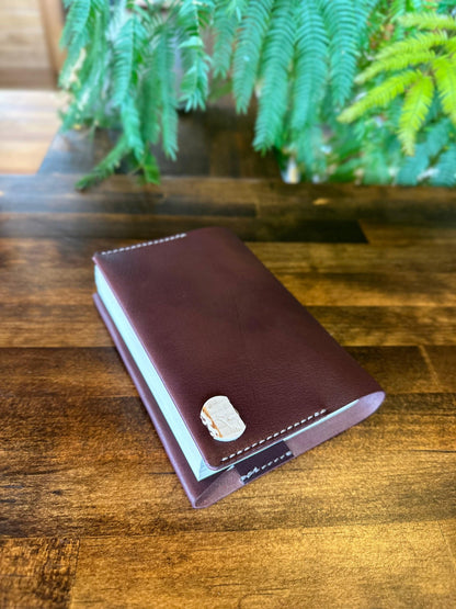 Paperback book cover, chocolate (Tochigi leather, Yaku deer horn, luminous shell buttons)