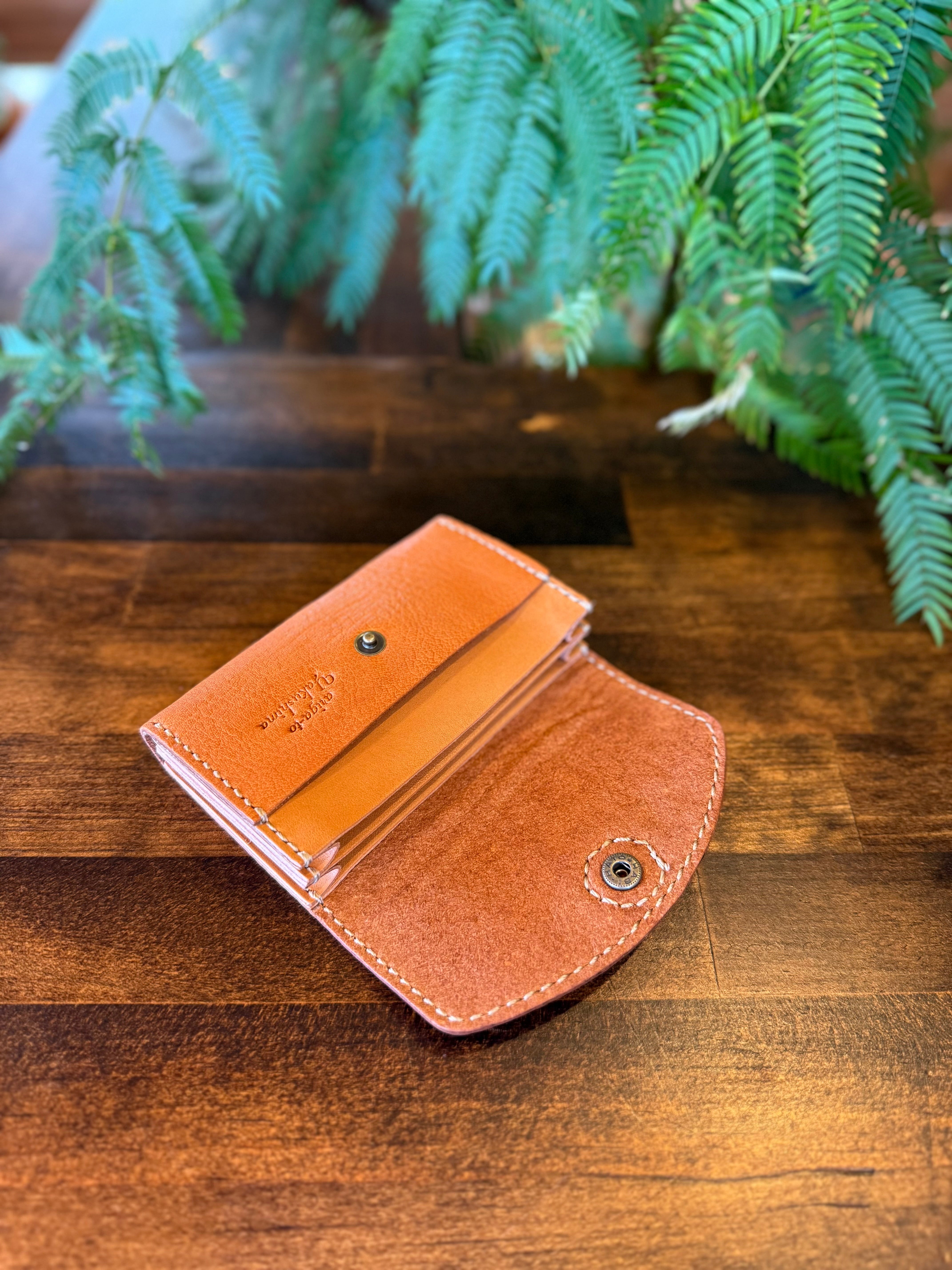 【屋久鹿革】おさいふ名刺入れ (ツノにヤクシカレリーフ・夜光貝の三日月)