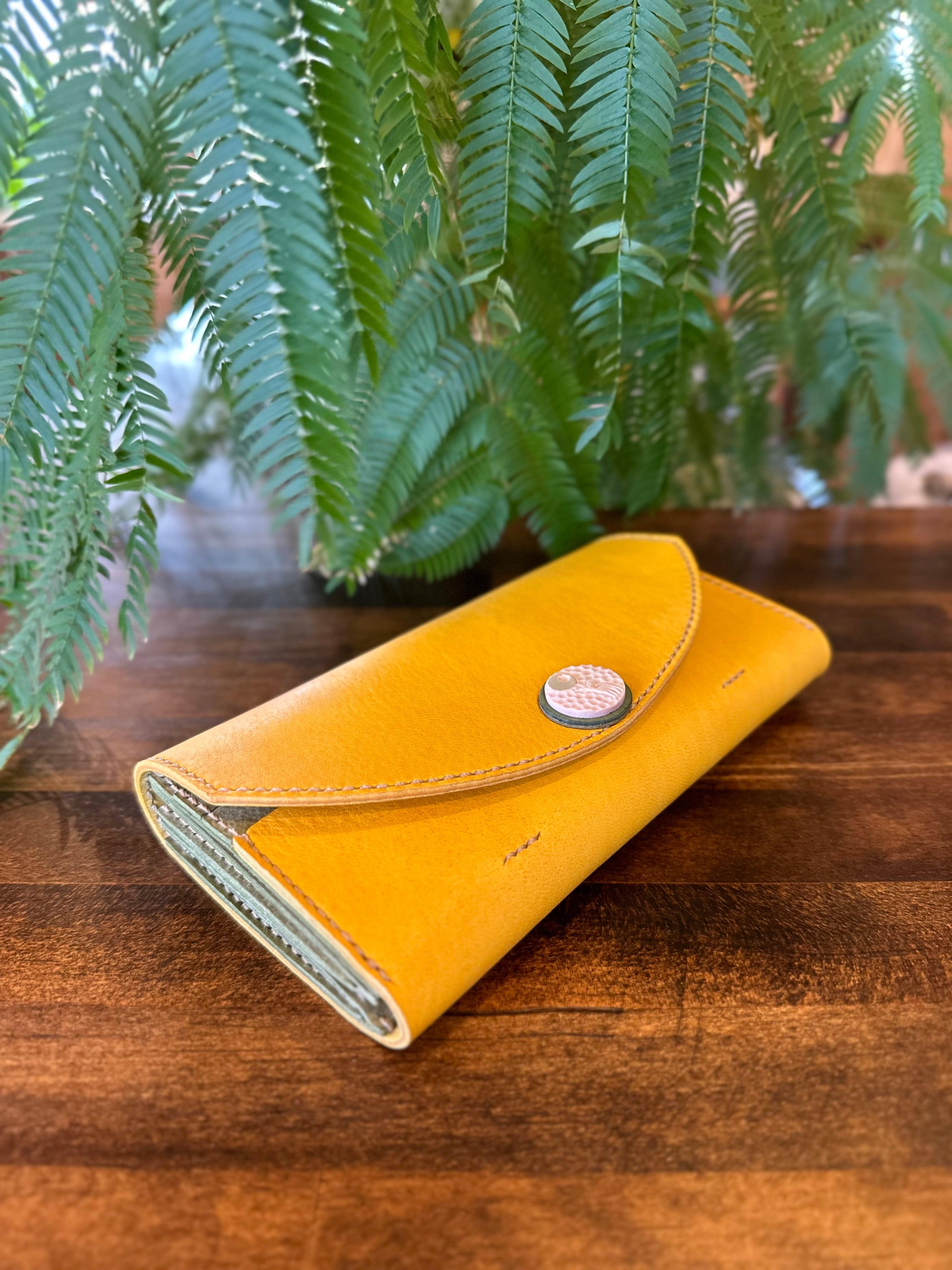 【屋久鹿革】ヤクシカと三日月のロングウォレット(一粒万倍日)【受注生産】