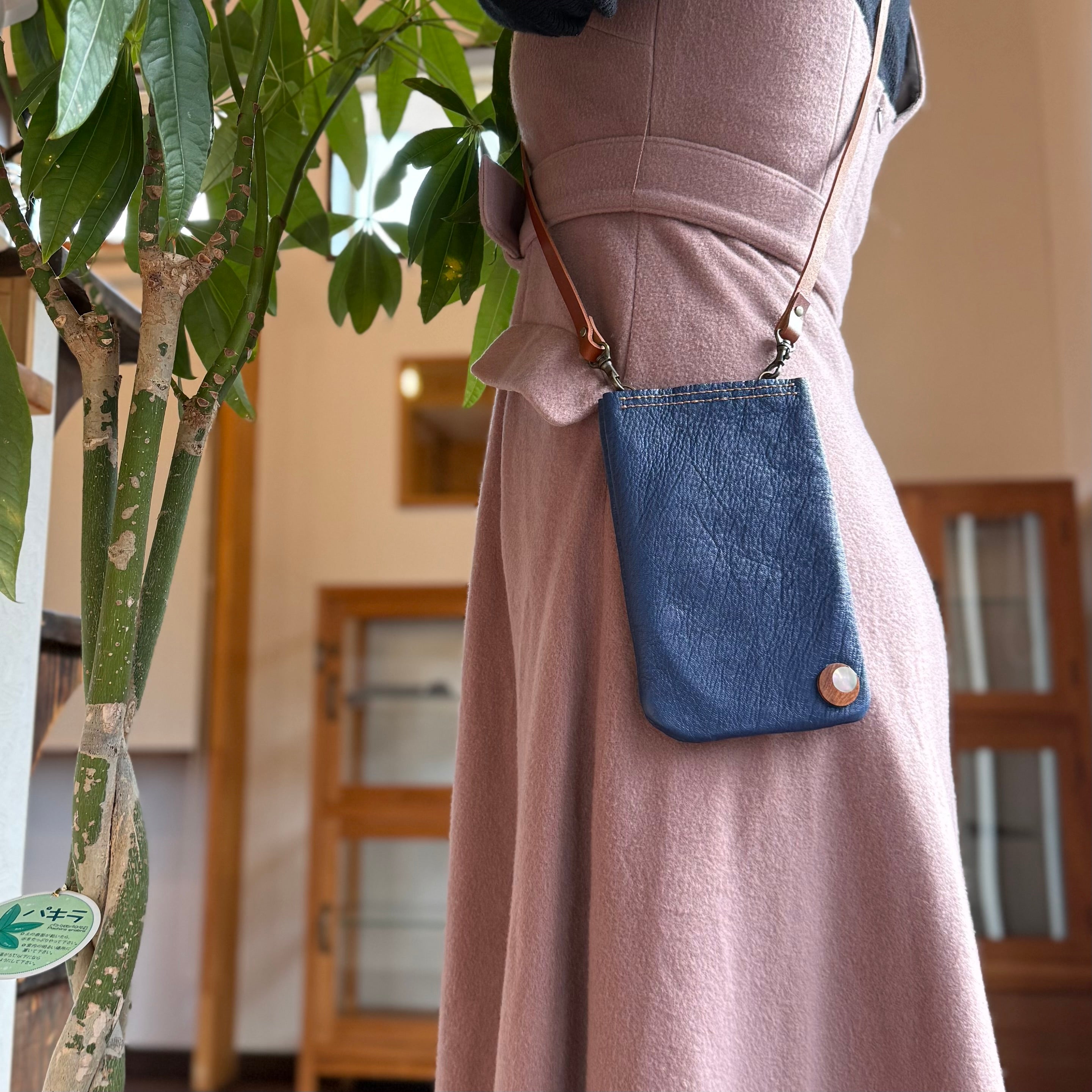 【蝦夷鹿革】サコッシュ【屋久島飾りボタン】