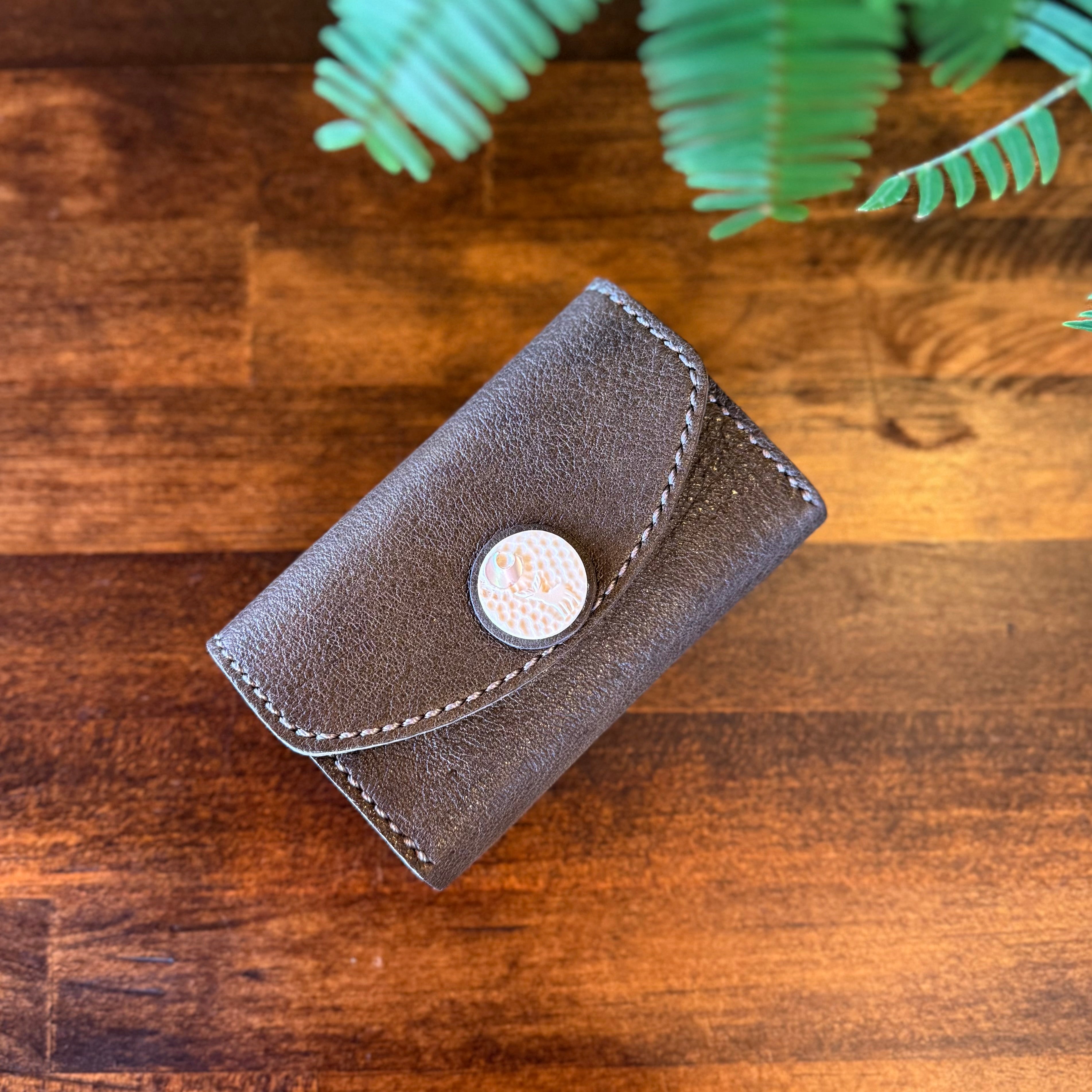 Wallet business card holder (Horns with Yakushika relief and luminous shell crescent moon)