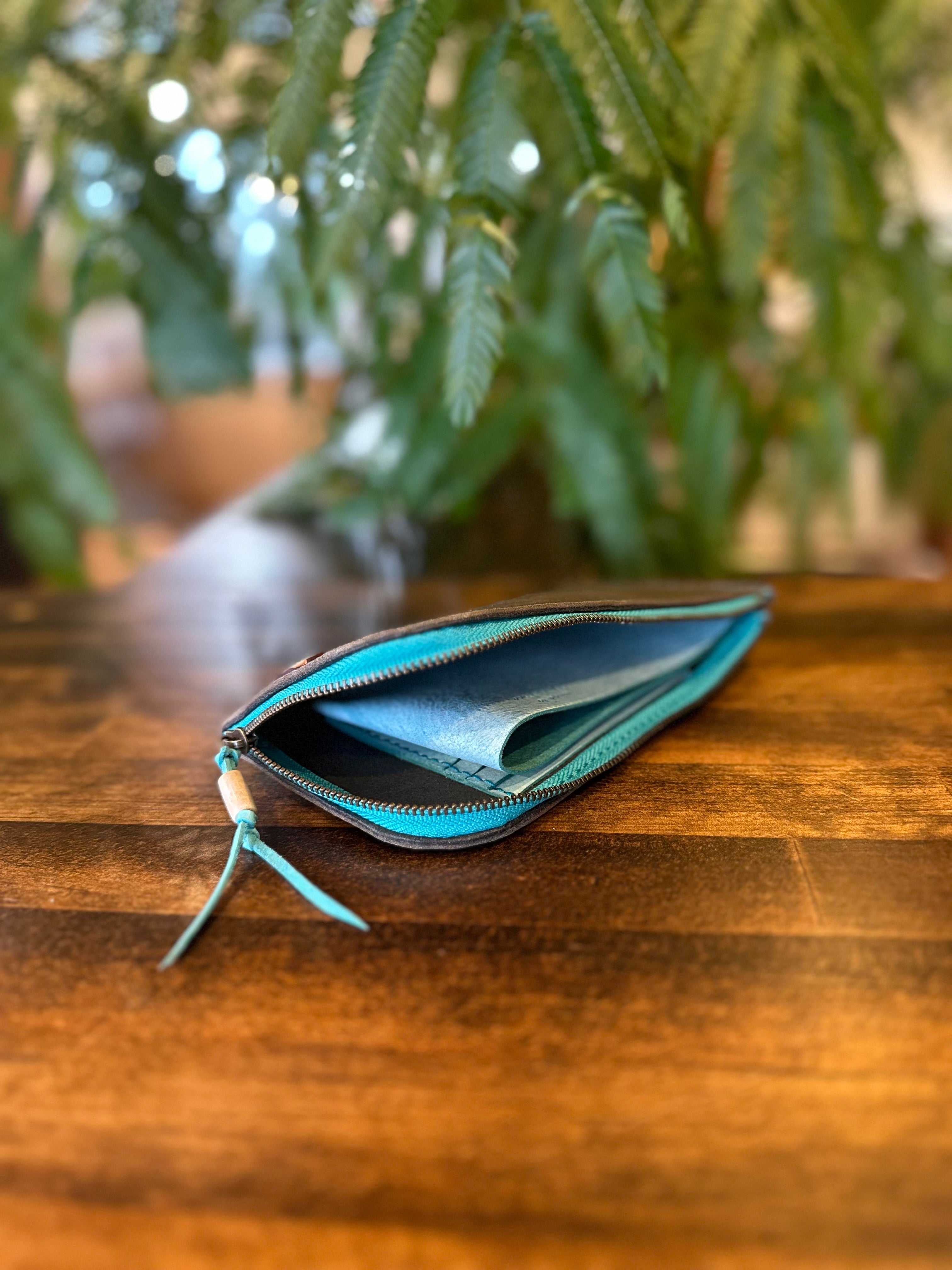 【屋久鹿革】島財布セミロング(カードポケット・屋久杉と夜光貝の切子柄ボタン付)