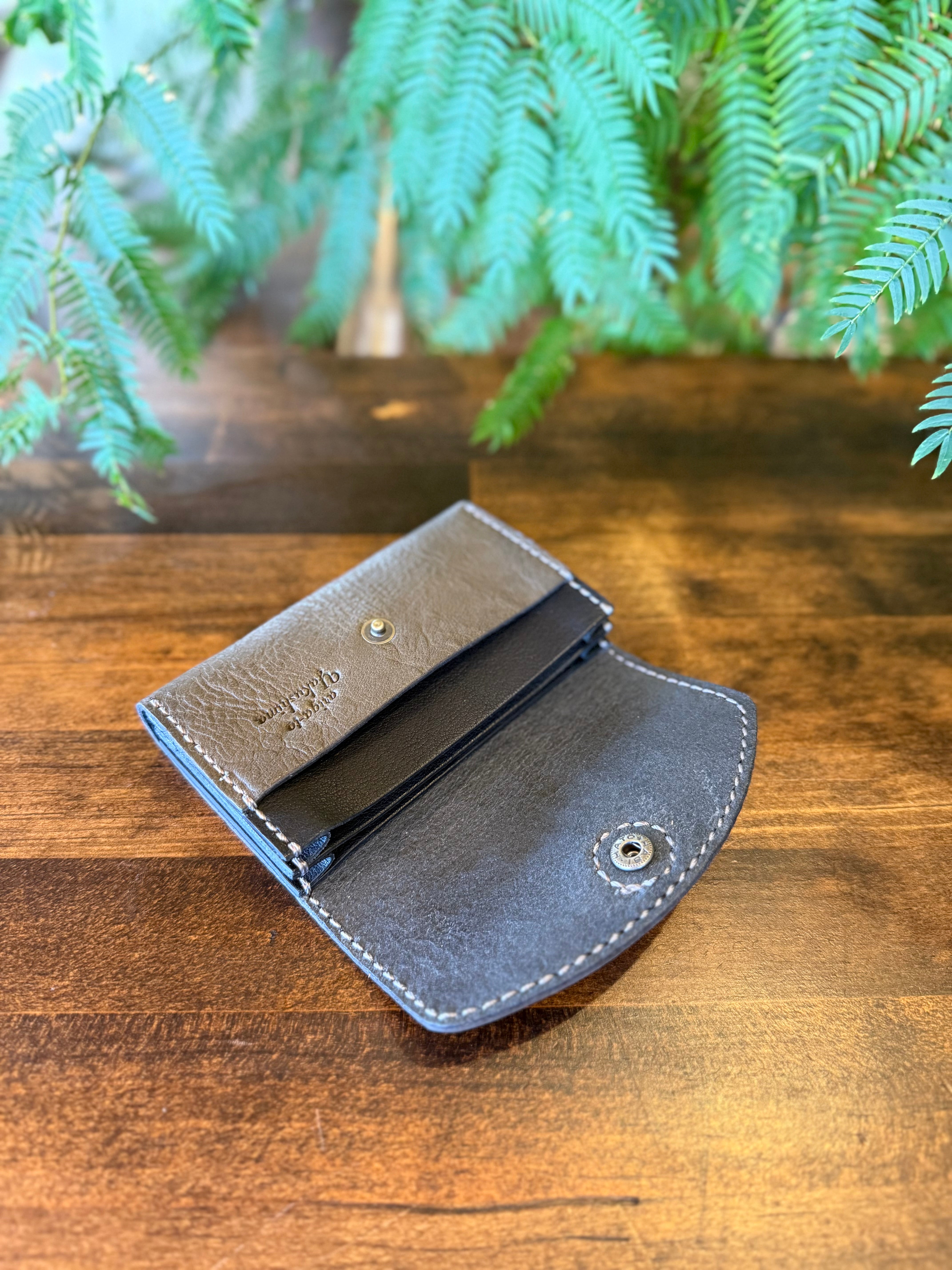 【屋久鹿革】おさいふ名刺入れ (ツノにヤクシカレリーフ・夜光貝の三日月)