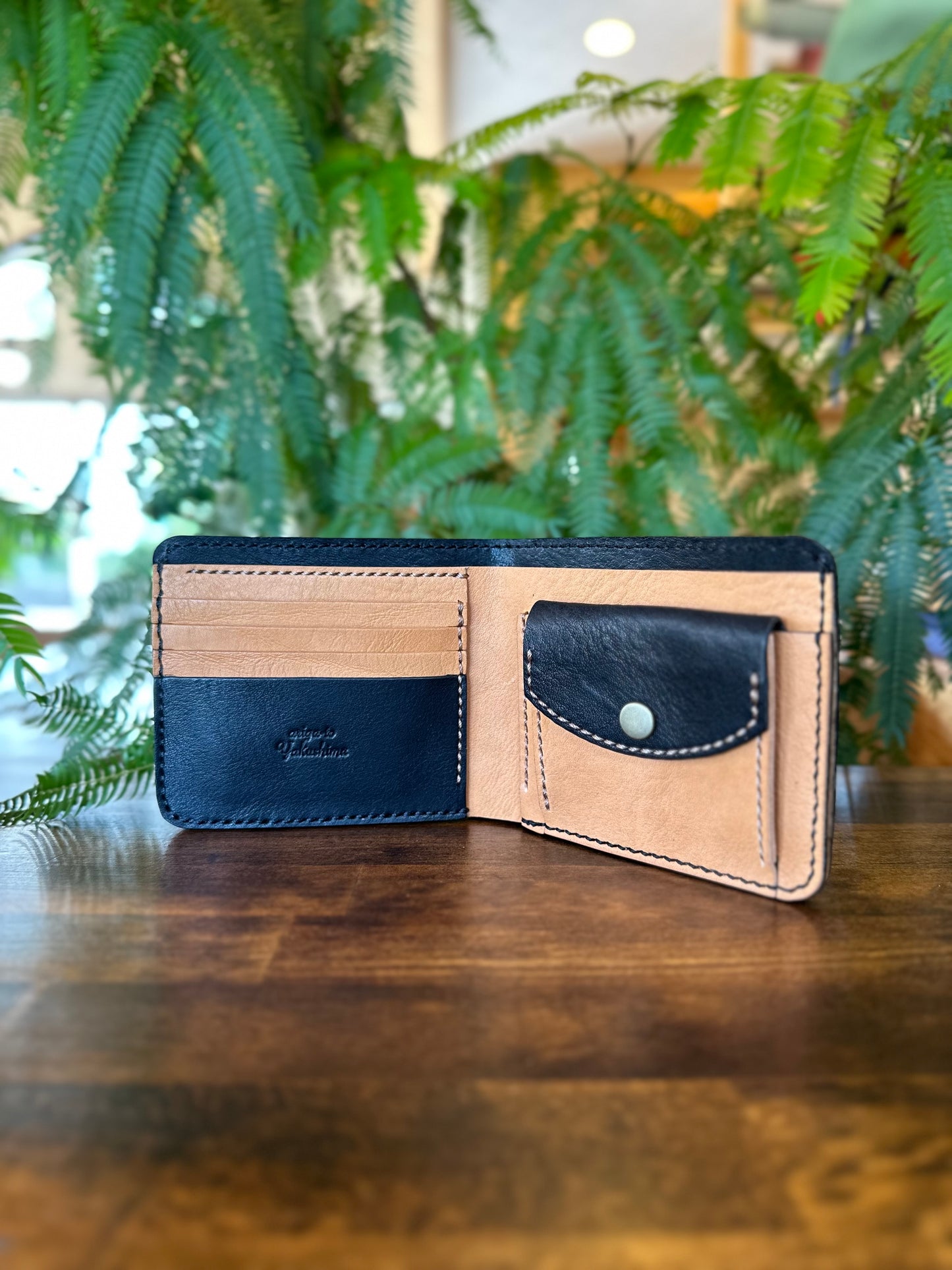 Bi-fold wallet (black x camel) 