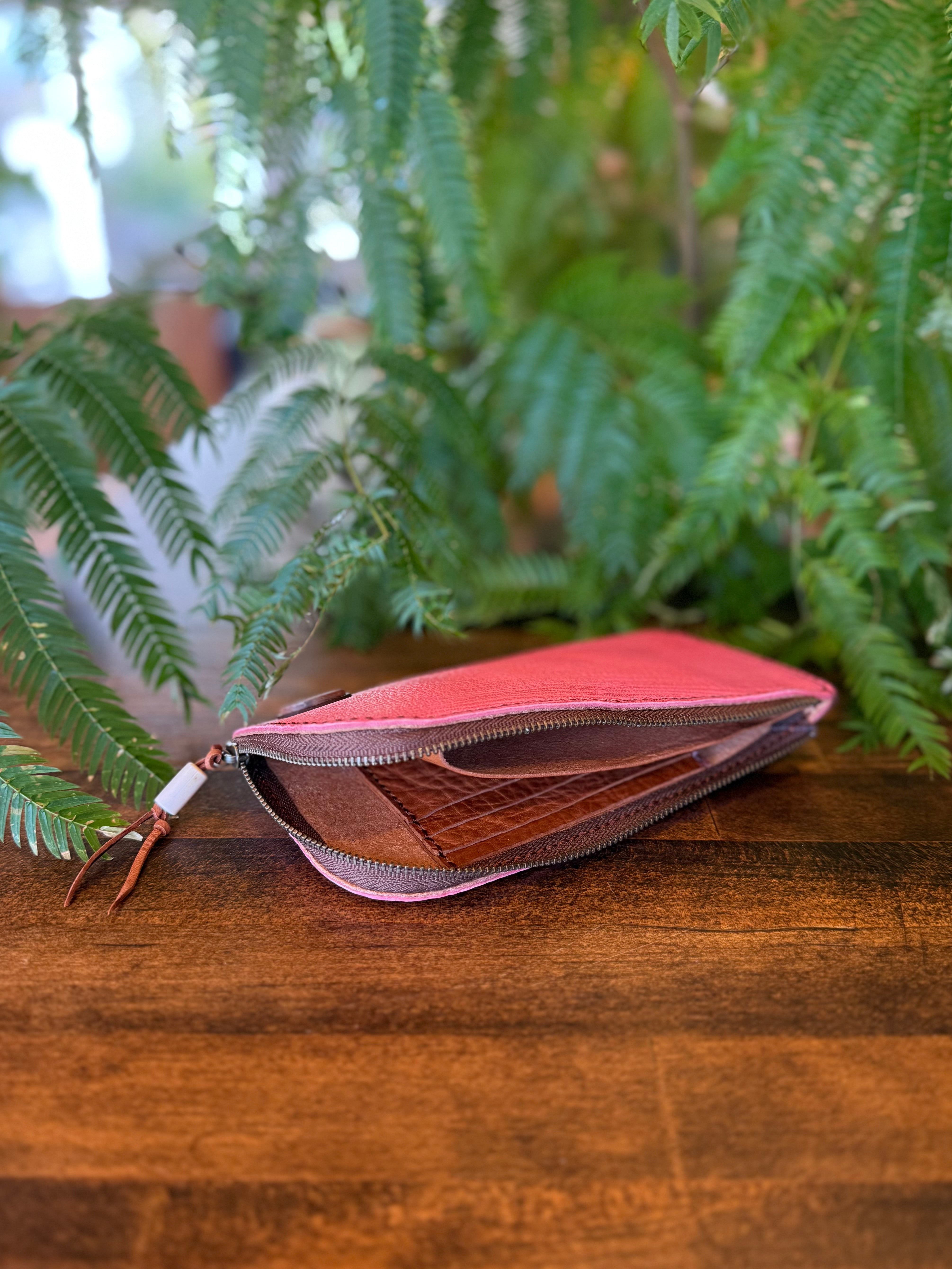 【屋久鹿革】島財布セミロング(カードポケット・屋久杉と夜光貝の切子柄ボタン付)