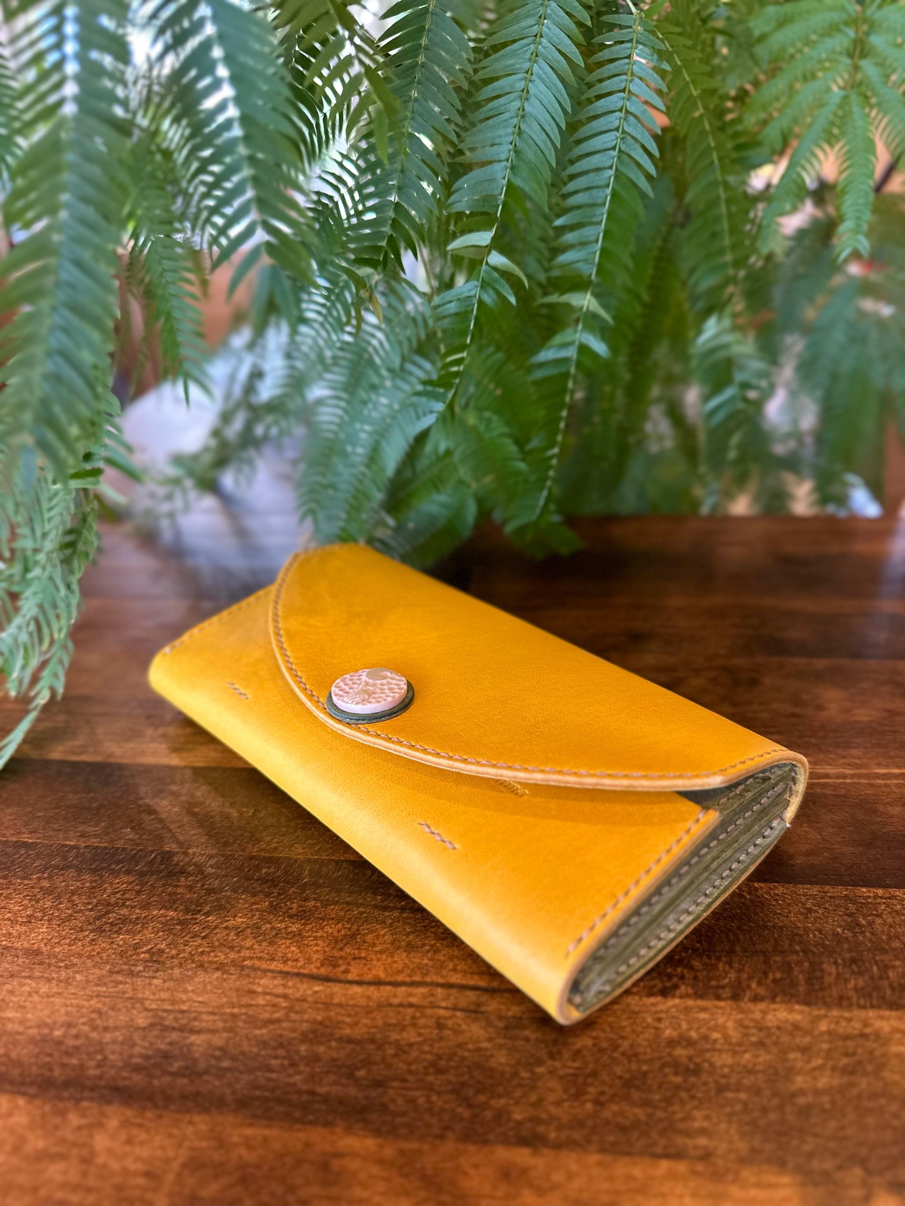 【屋久鹿革】ヤクシカと三日月のロングウォレット(一粒万倍日)【受注生産】