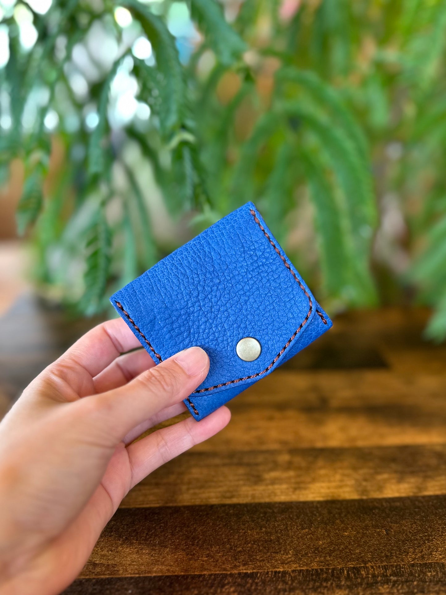 Box-shaped coin case (blue x camel)