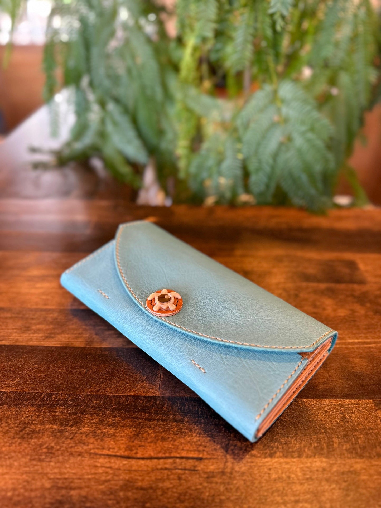 Sea turtle long wallet (turquoise x light camel)