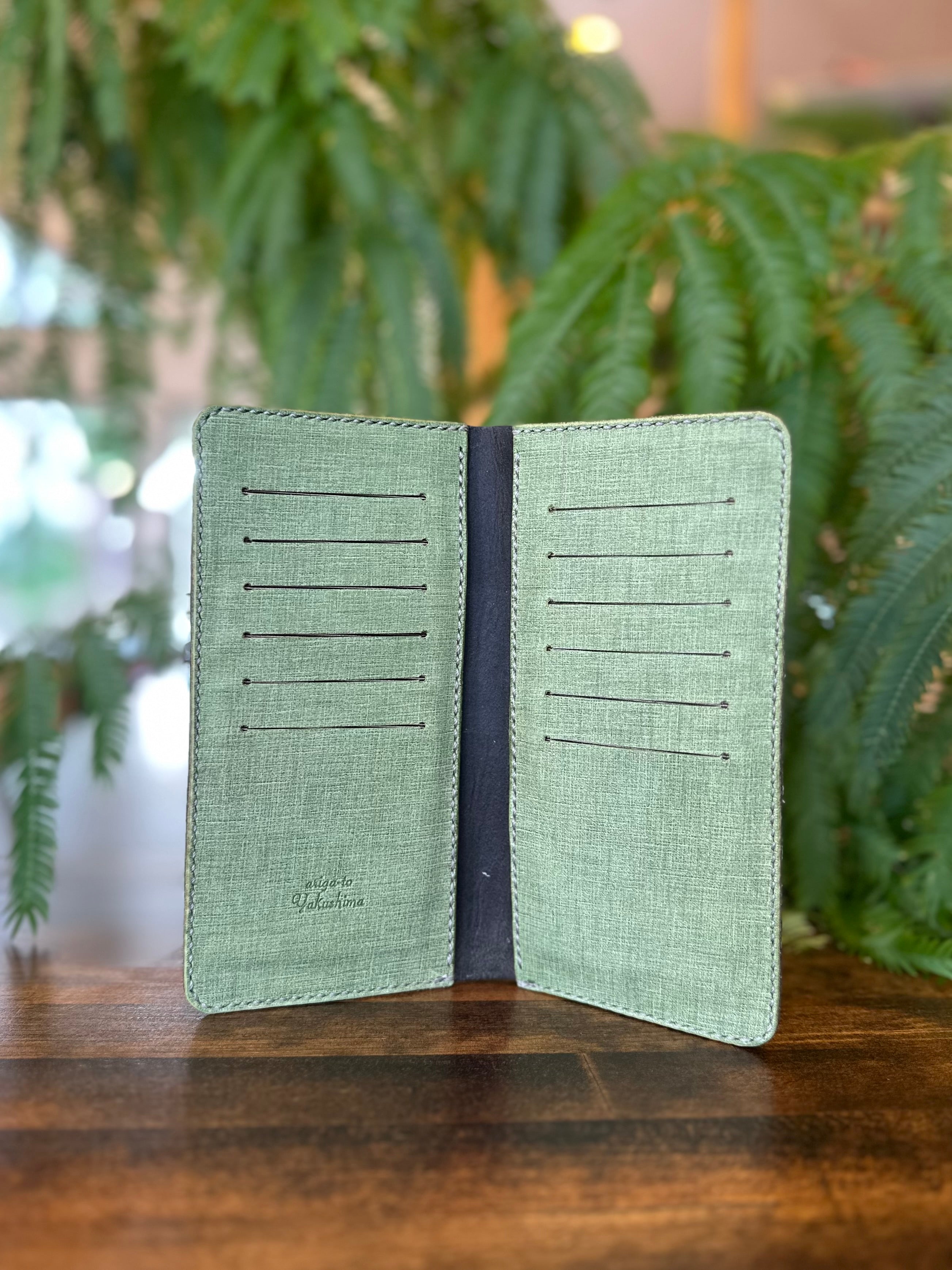 スマートウォレット・カード入れ12枚(カーキ×苔色)