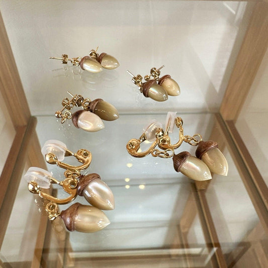 Yakusugi and luminous shell acorn earrings