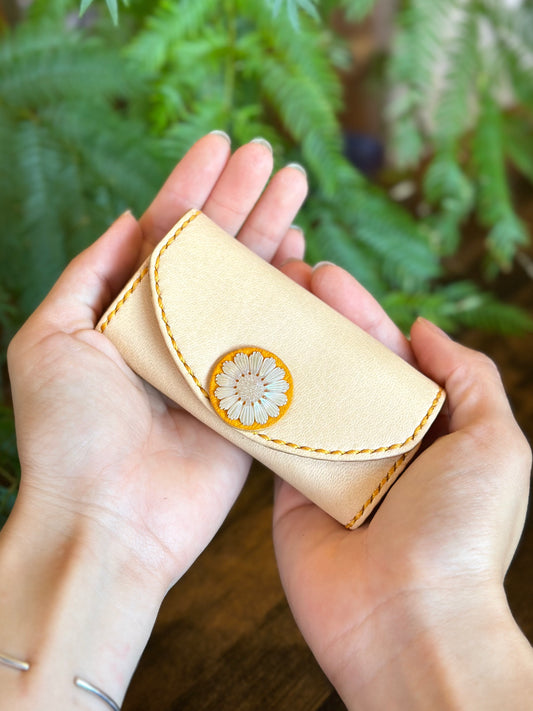 Key case (Tsubabuki flower)