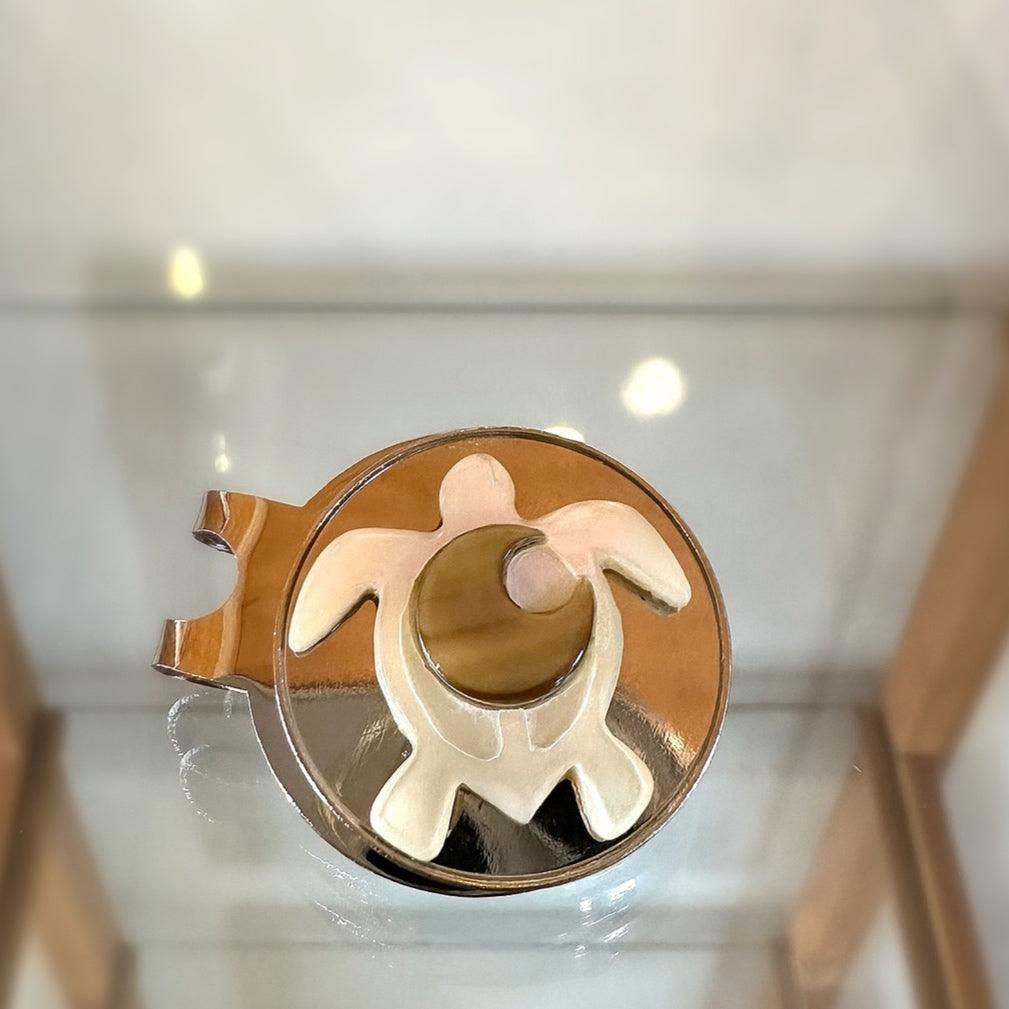 ゴルフ・ボールマーカー(夜光貝ウミガメ)