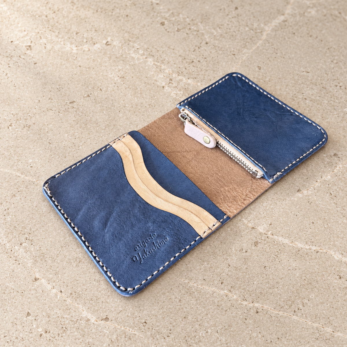 【蝦夷鹿革】家計管理Wallet／グレージュ×ネイビーブルー