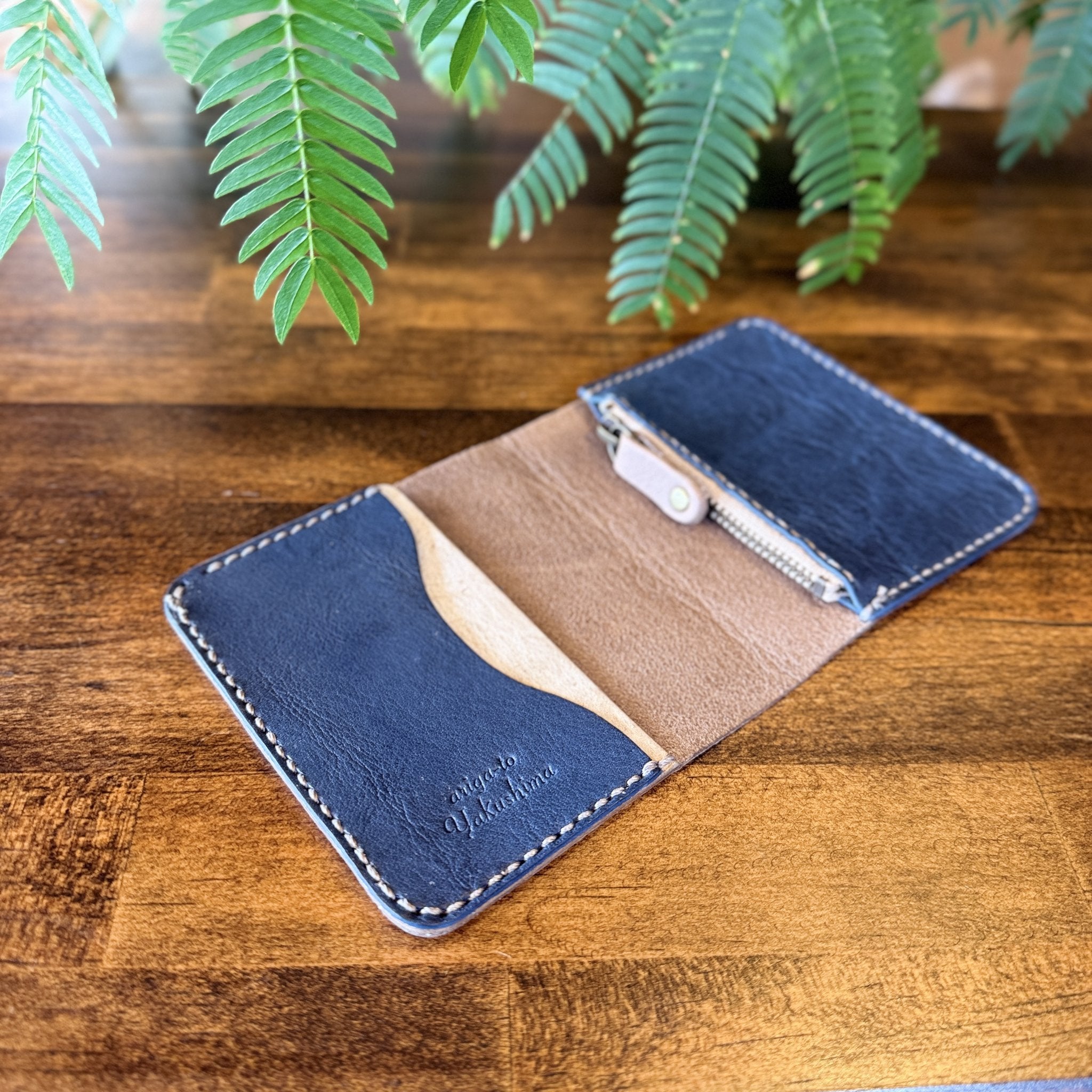 【蝦夷鹿革】家計管理Wallet／グレージュ×ネイビーブルー