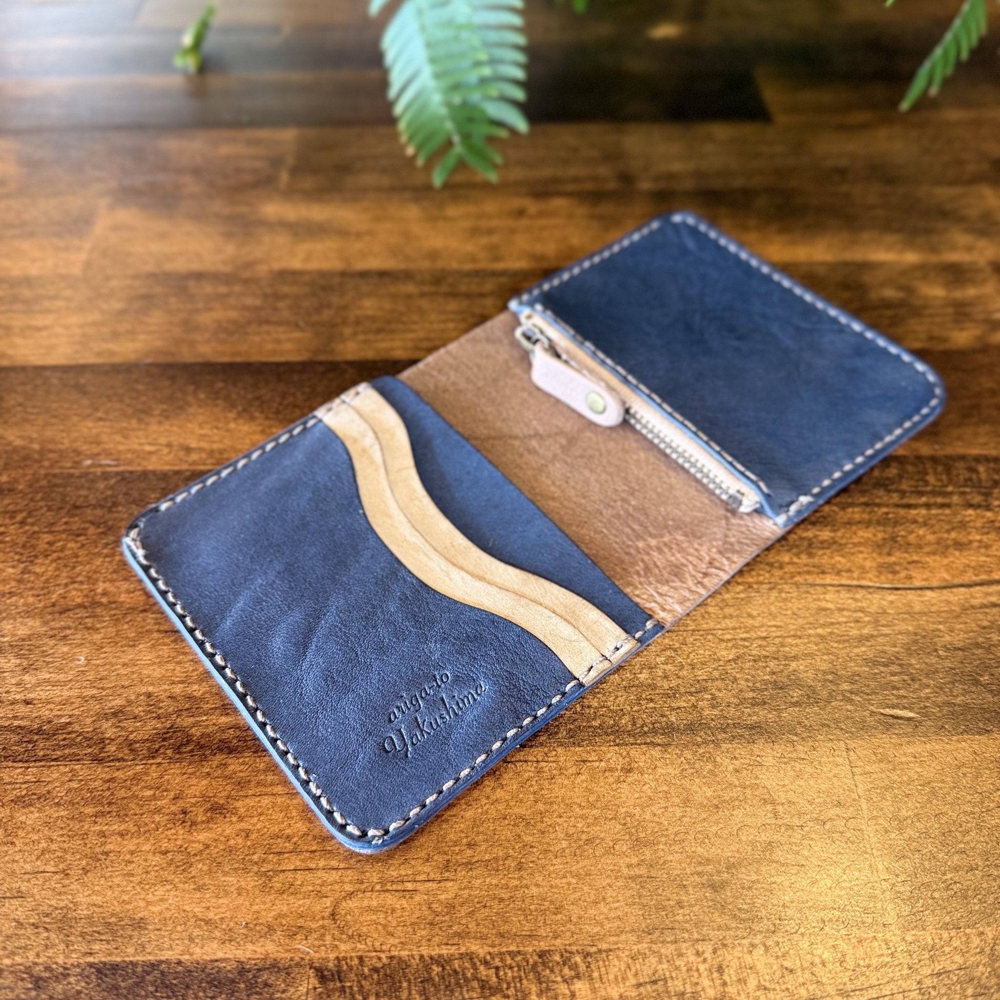 【蝦夷鹿革】家計管理Wallet／グレージュ×ネイビーブルー