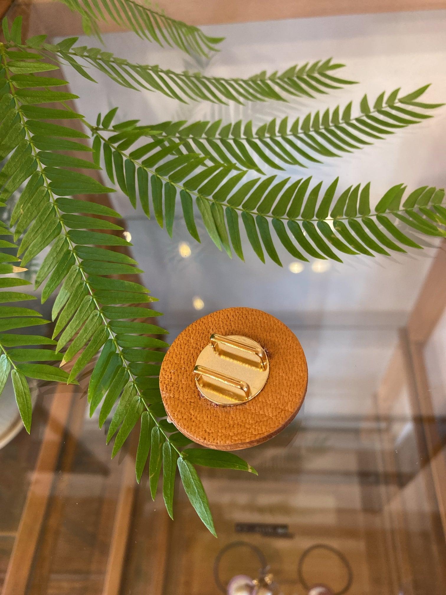 帯留め（夜光貝の石蕗の花・先島芙蓉）